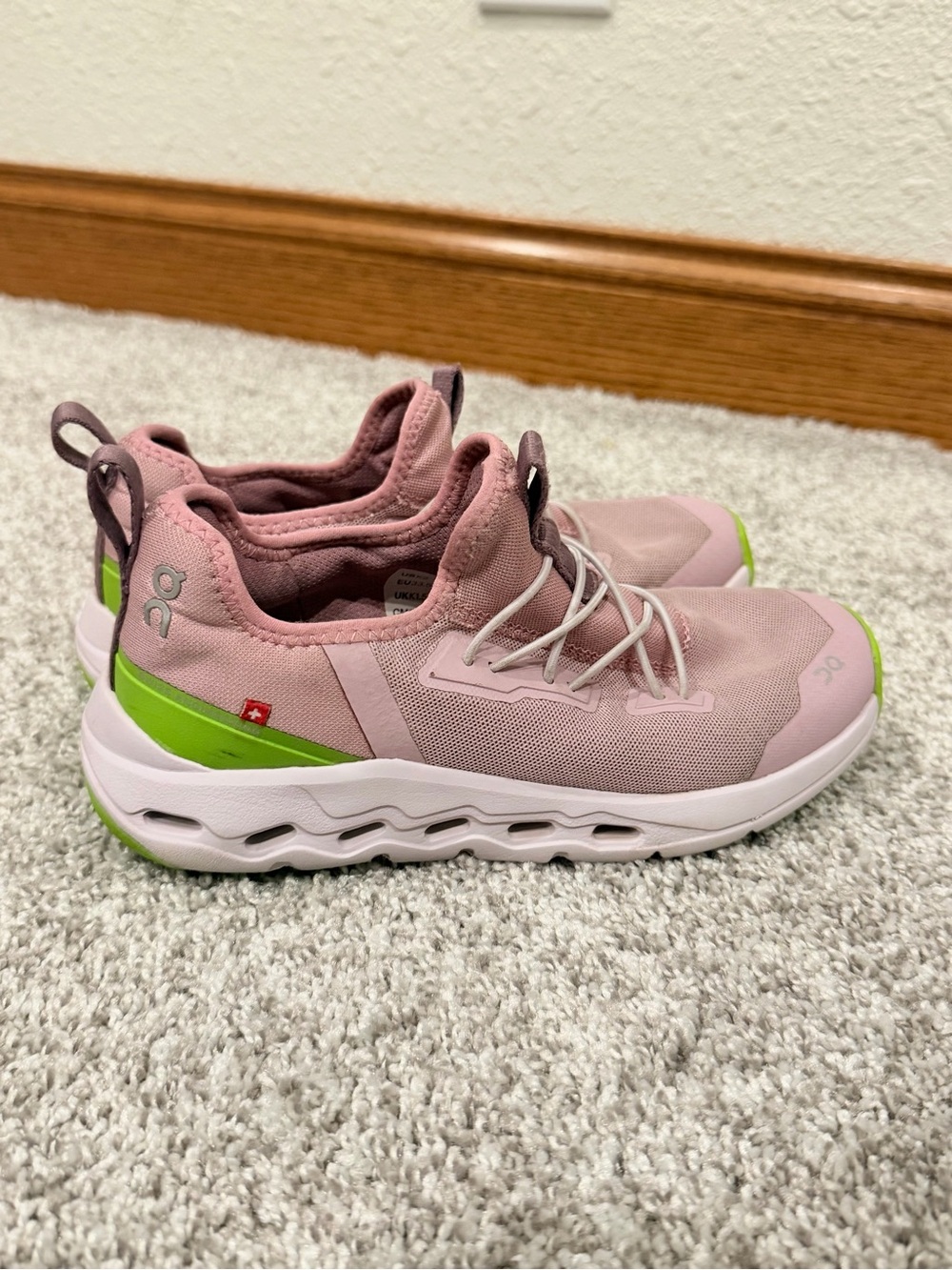 On Cloud shoes- On Kids Cloudleap